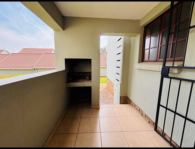 2 BEDROOM APARTMENT TO LET IN OLYMPUS AH